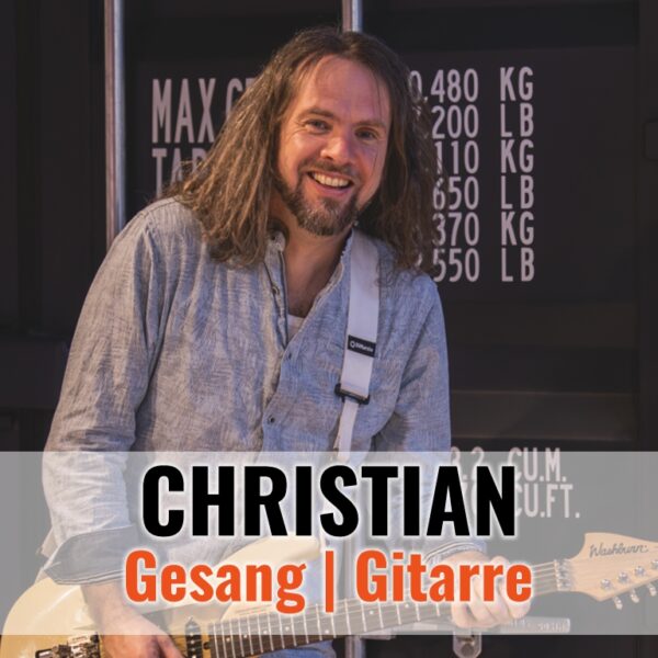 Christian lebt Musik durch und durch - mit Gitarre, Stimme und maximaler Leidenschaft bringt er jede Bühne zum Beben und jede Party auf Betriebstemperatur. Wenn „Friede, Freude, Eierkuchen“ auf Party-Power trifft, ist klar: Jetzt übernimmt er das Kommando.