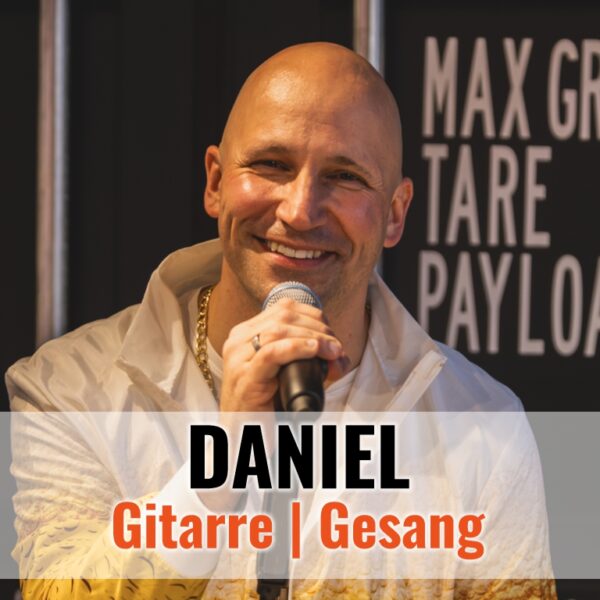 Daniel lebt Musik und Technik gleichermaßen - mit Gitarre, Stimme und einer großen Portion Leidenschaft bringt er jede Party auf Kurs, ganz nach dem Motto „Music was my first love“. Wenn sein Plan aufgeht, wird aus guter Stimmung eine Nacht, die keiner so schnell vergisst.